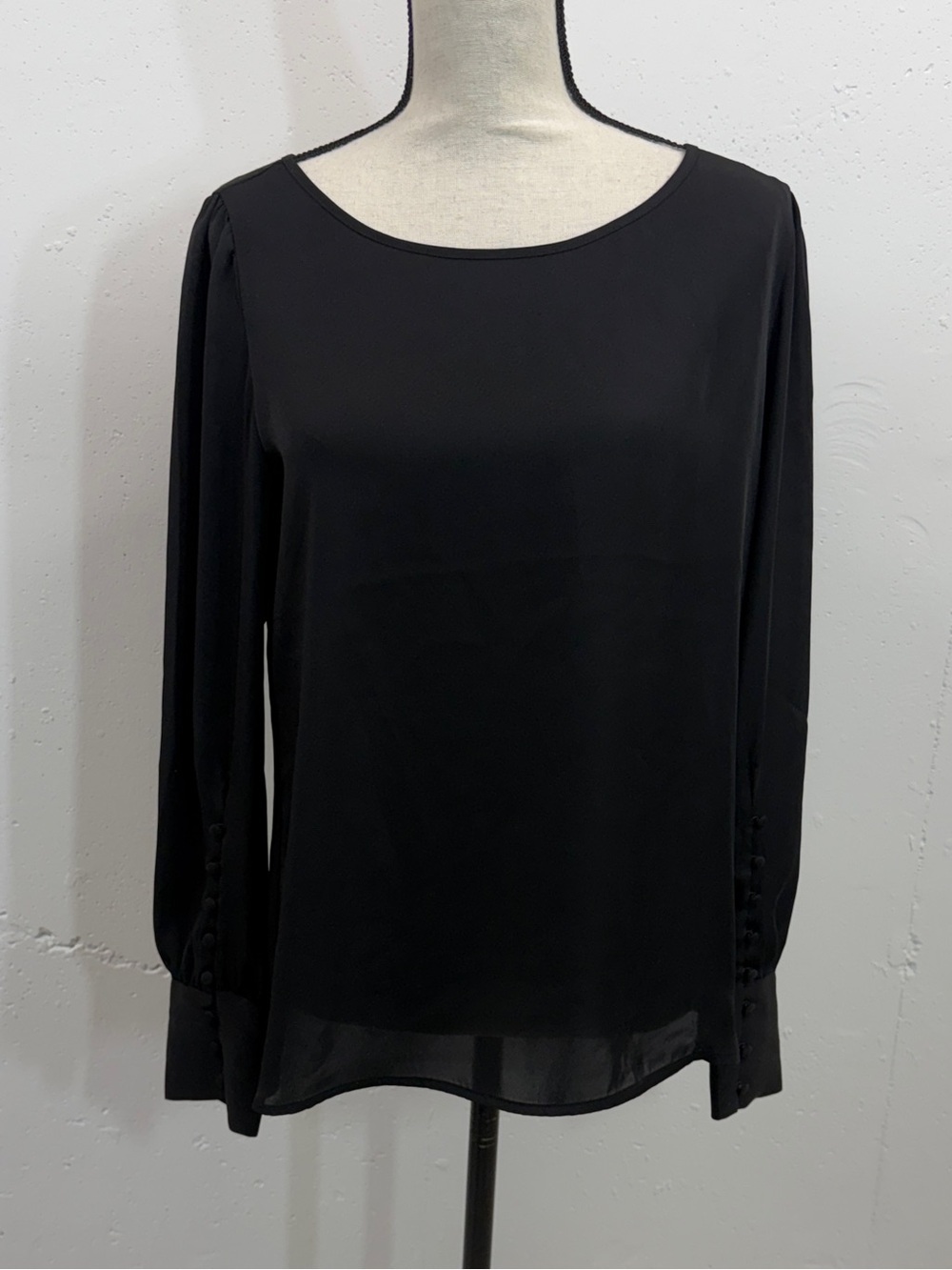Black Long-Sleeve Women's Blouse - Classic Scoop Neck